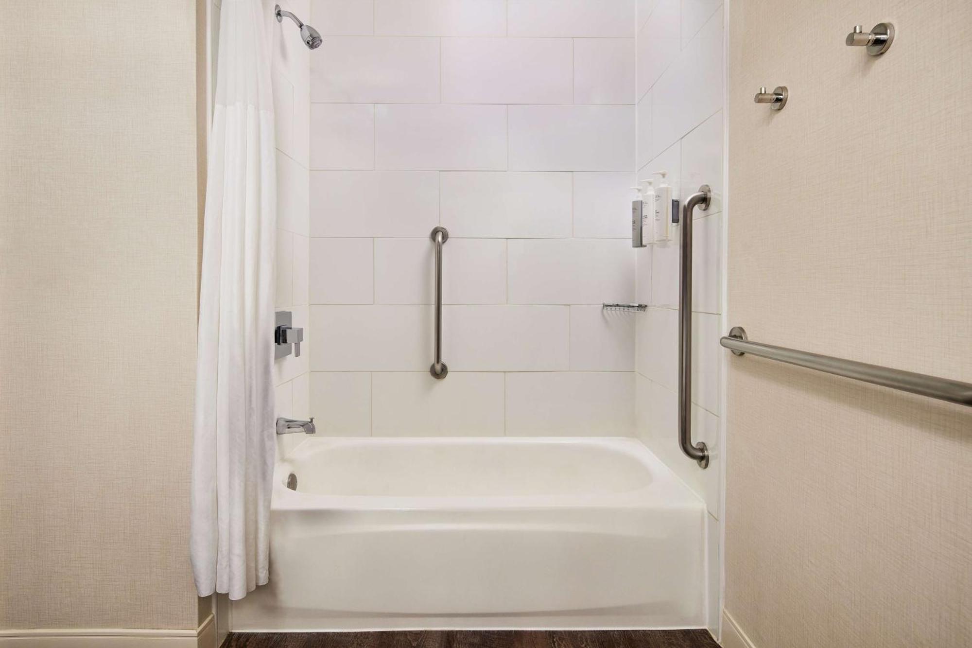 King Room - Mobility Access/Non-Smoking